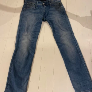 Replay anbass - Säljer ett par Replay anbass jeans som aldrig har används därför är skicket 10/10  Storleken är 32/32