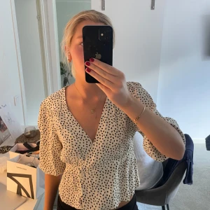 Kortärmad topp  - Kortärmad blus,använd fåtal ggr 