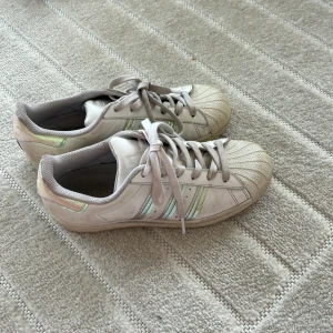 Adidas skor  - Snygga adidas snekers 