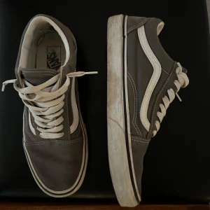 Vans - Storlek 42,5⭐️7/10 skick⭐️ Lite smutsiga men enkla att tvätta