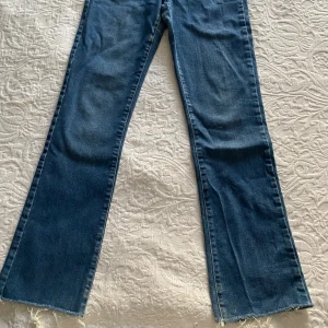 Ltb jeans - Midjemått- 36 Innerbenslängd- 76cm Klippt av nedre delen av jeansen. 