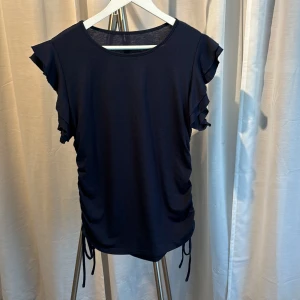 Fin tröja - Fin tröja som man kan dra åt på sidorna. Aldrig använd.