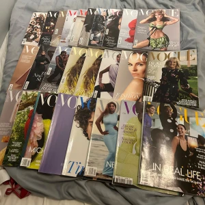 Säljer Vogue Tidningar - Alla är i bra skick. De nyaste är inte ens rörda. Om man vill köpa alla så går det tyvärr bara att hämtad på plats för fraktkostnad och allt sånt. Pris diskuteras!