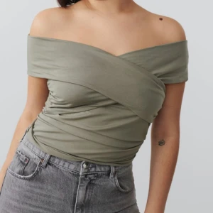 Soft touch ginatrico  - Fin of shoulder top i storlek xs från Ginatrico. Nyskick, knappt använd 🫶🏼🌸ord pris 249kr!