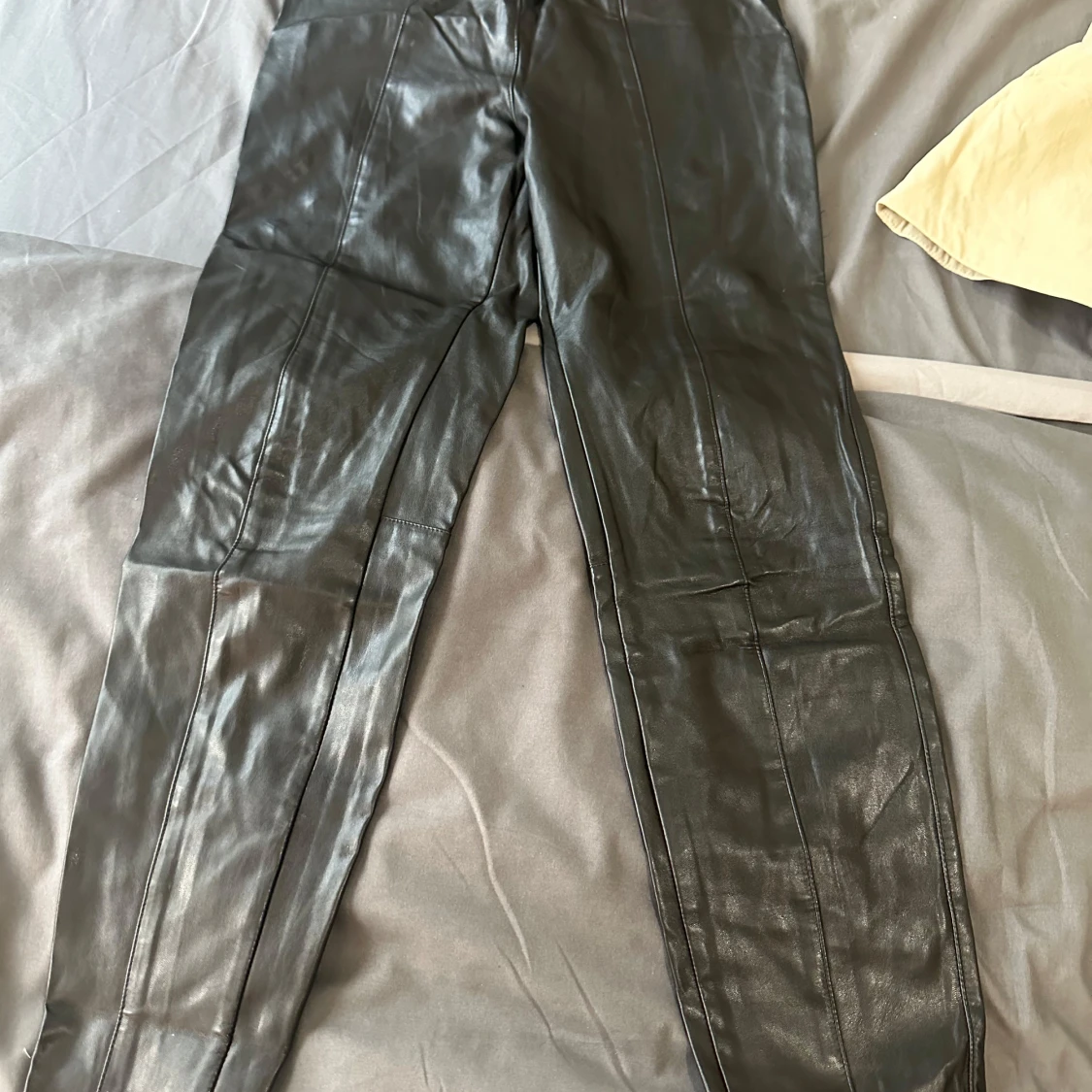 Läder byxor från H&M 