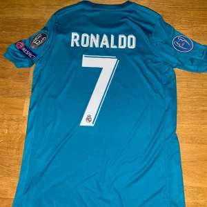 Real Madrid 2017-2018 Cristiano Ronaldo #7 - Real Madrid 2017-18 tredje tröja med Ronaldo #7 på ryggen, Aldrig använd (Pris kan diskuteras)