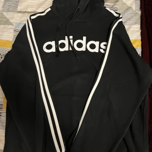 Adidas hoodie L  - Unisex adidas hoodie o storlek L 