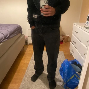 Svarta baggybyxor - Fina svarta lösa byxor i bra ny skick