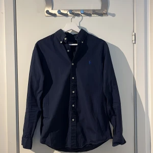 Ralph Lauren skjorta - Säljer denna feta Ralph Lauren skjorta i storlek S! Skicket är 9/10, skriv gärna vid funderingar🙏🏼