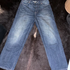 Bagge weekday jeans - Baggy jeans i modellen galaxy från weekday