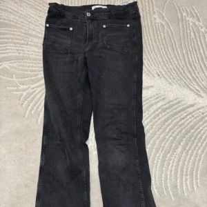 flare jeans - Jeans från Zara som tyvärr va för korta på mig, skriv för fler bilder