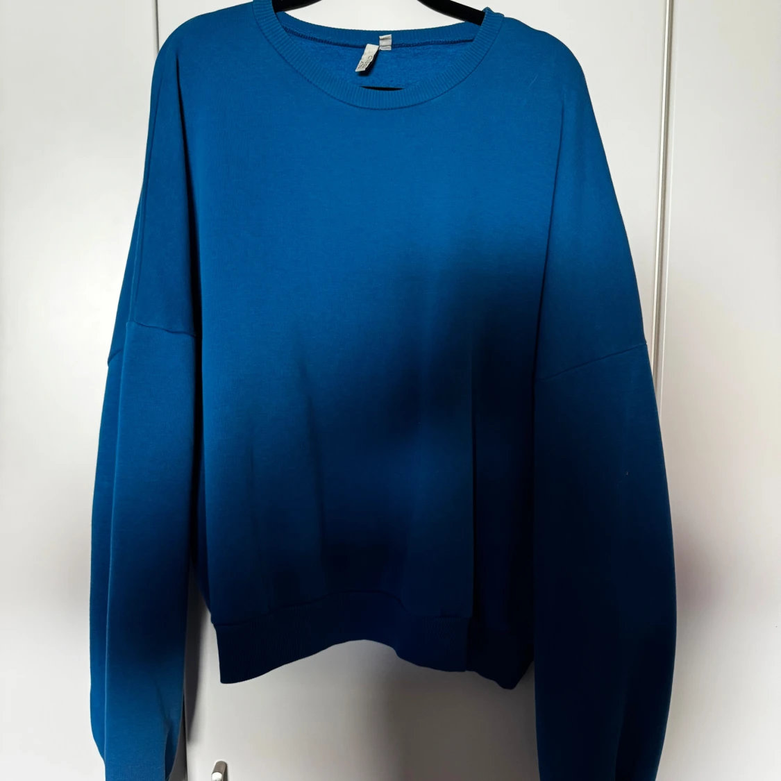 Blå oversize collegetröja