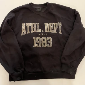 Sweatshirt - Sweatshirt från Gina Tricot i XS. Bra skick!