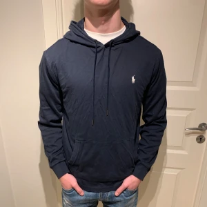 Ralph Lauren | Hoodie - Fin Raffe hoodie! | Mycket fint skick, behövs bara strykas lite! | Storlek M. | Ställ gärna frågor innan du köper!