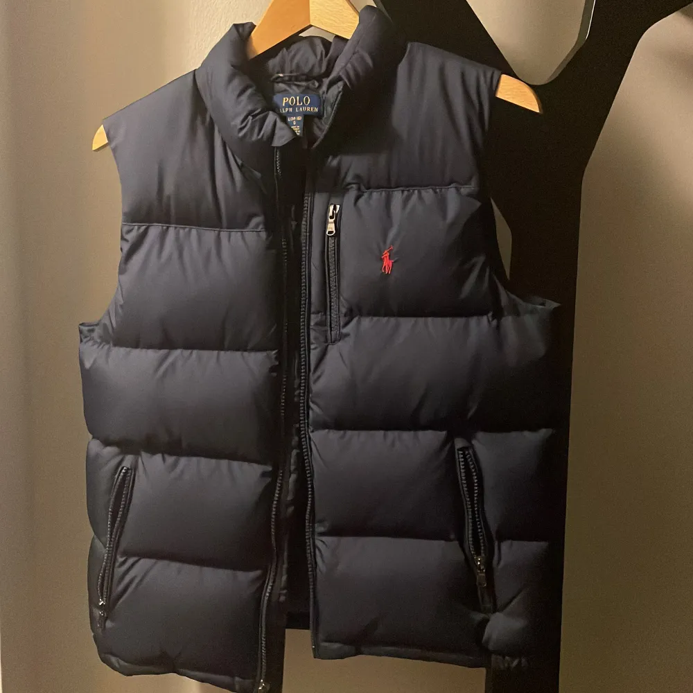 Vatten tålig dunväst. Ralph Lauren Kids storlek 150-161 (Y14-16). . Jackor.