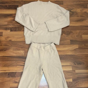 Stickat sett - Stickat sett