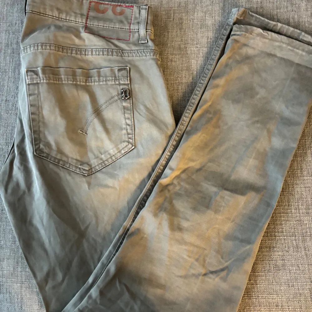 Strl W33 (har w30)  Midjemått: 80cm Innerbenslängd: 80cm Mycket bra skick. Hör av er vid funderingar. Ej öppet köp. . Jeans & Byxor.