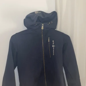 Sail racing kofta - Den är i bra sicka! Den kostar egentligen 999kr (ca)