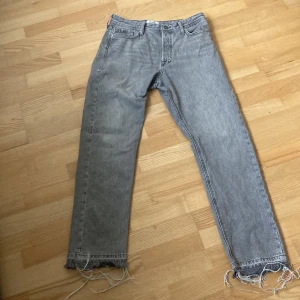 Flared jeans - Säljer dom här jacka and Jones flared jeansen för dom är försmå på mig! Dom väl tvättade men ändå i bra skick, pris kan diskuteras