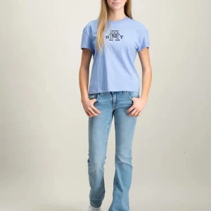 Trendiga jeans - Nästan helt nya Gina jeans, är såklart i nyskick och är super eftertraktade. Kan tänka mig sälja för 200 vid snabba köp. Kontakta innan ni köper💕