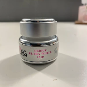 Vit gelé till naglar - Säljer min vita gelé från nagelgiganten då den inte kommer till användning. Endast testad på en provnagel så all produkt är typ kvar. Original priset är 75 å säljer för 65 + frakt. Det är bara att skriva om ni undrar något 💓