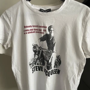 Dolce & gabbana tshirt - Knappt använd, liten på mig. Skriv vid funderingar:)
