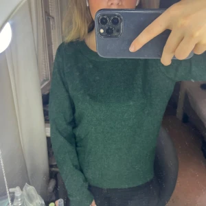 Stickad tröja Vila - Stickad tröja från Vila. Storlek XS. Varan är i nyskick.