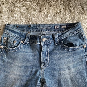 Miss me jeans - Säljer dessa miss me jeans eftersom dom inte kommer till användning, finns inga defekter❤️ straight leg men är litet bootcut hållet ❤️helt oanvända, pris kan diskuteras 🙌 