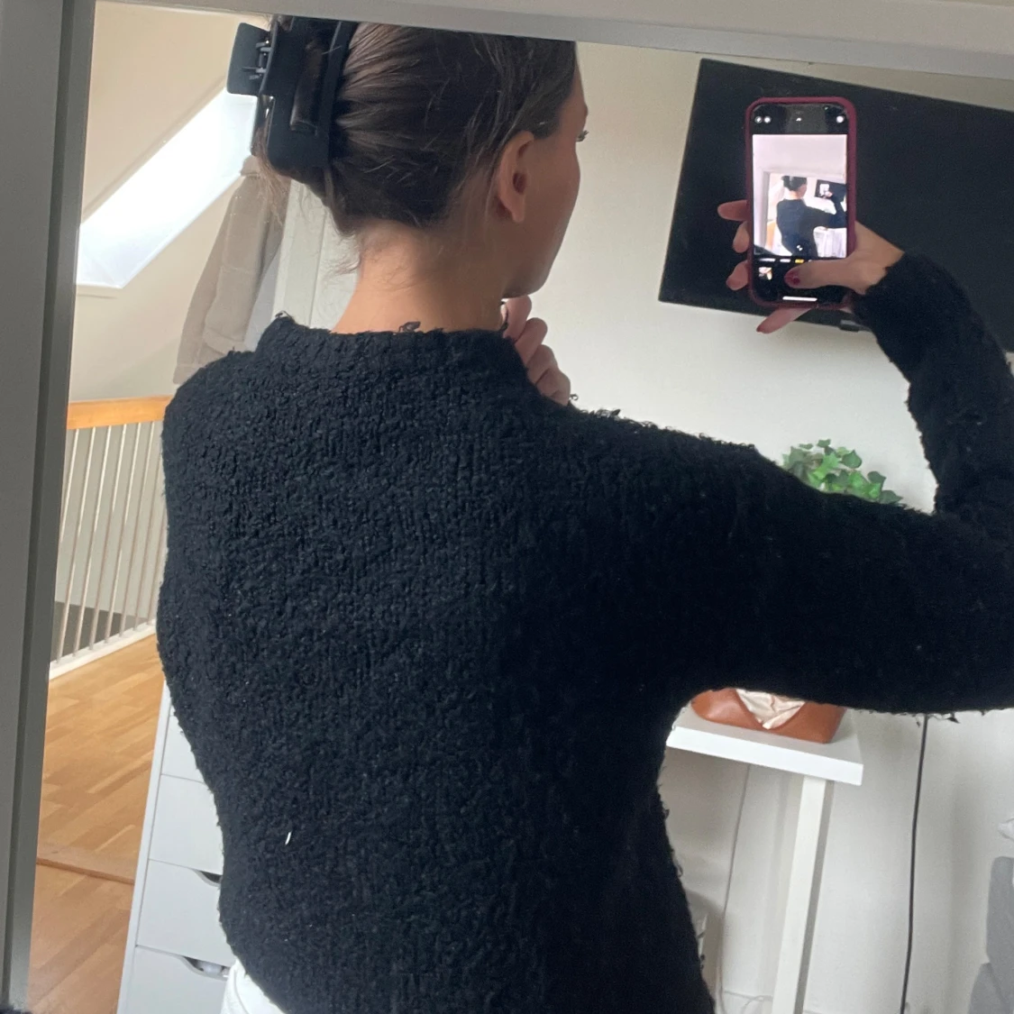 Svart fluffig tröja - 92