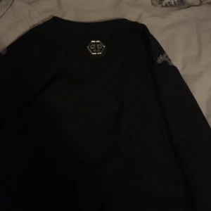 philipp plein - Säljer nu denna tröja då den börjar bli för liten för mig