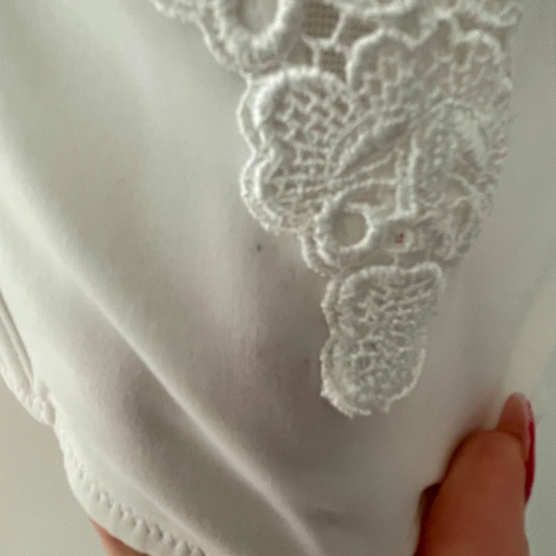 Vit korsett med spetsdetaljer - 2