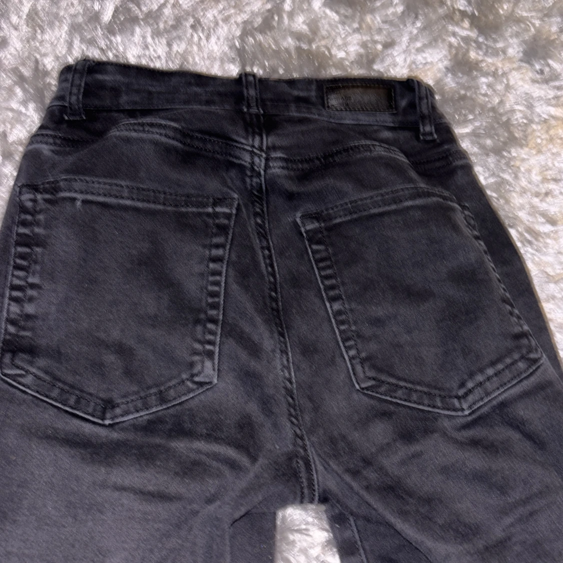 Svarta jeansbyxor - 1