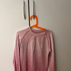 Rosa underställströja - Säljer pga för liten storlek.