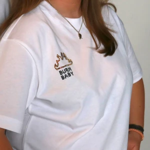 Burn Baby  - Beställ gärna!🩷