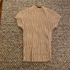Snygg topp - Super snygg guldbeige topp från Zara😍