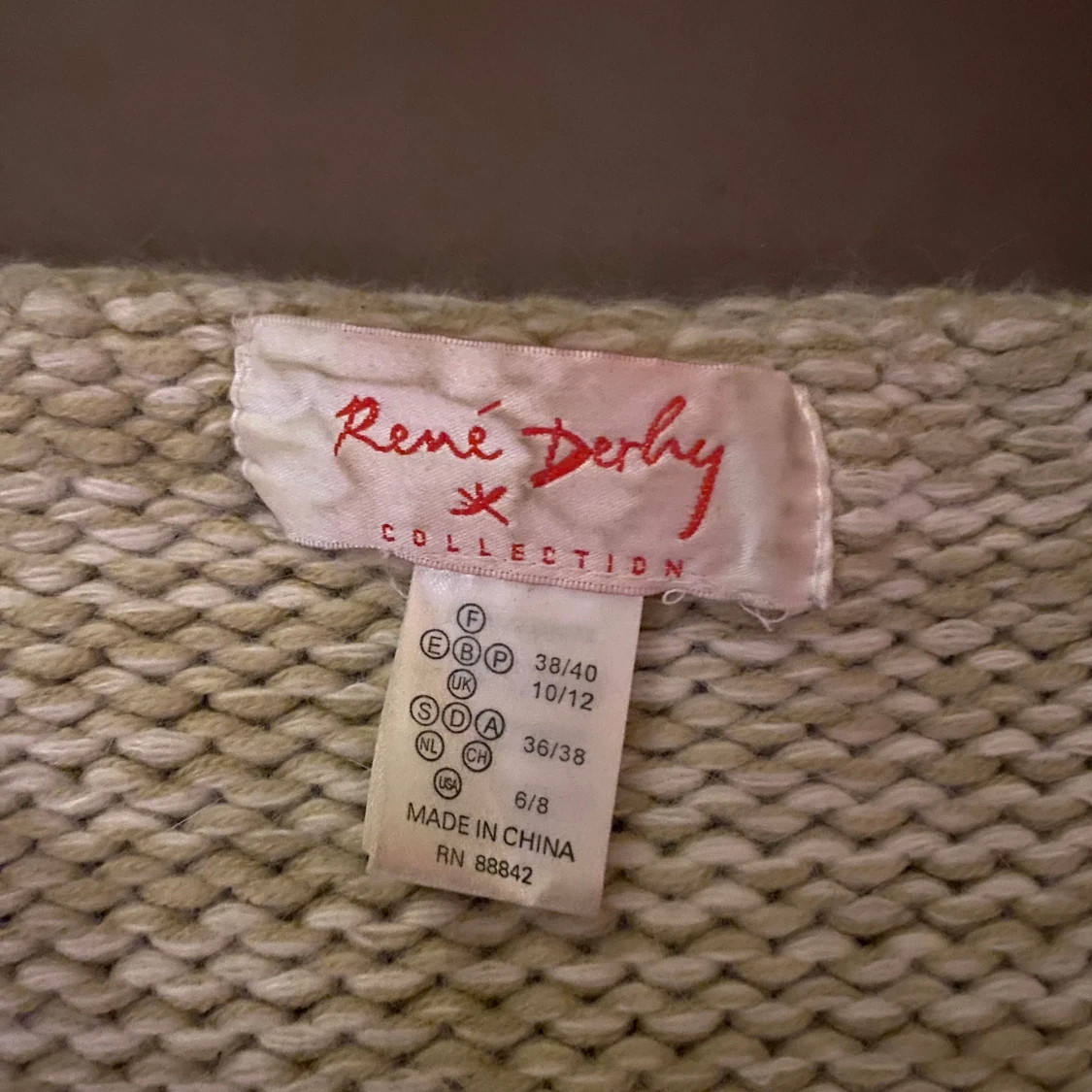 Beige stickad tröja från René Derby - 2