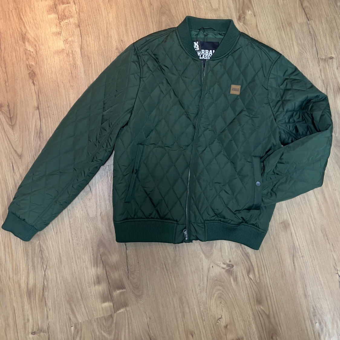 Grön quiltad bomberjacka från Urban Classics - 1