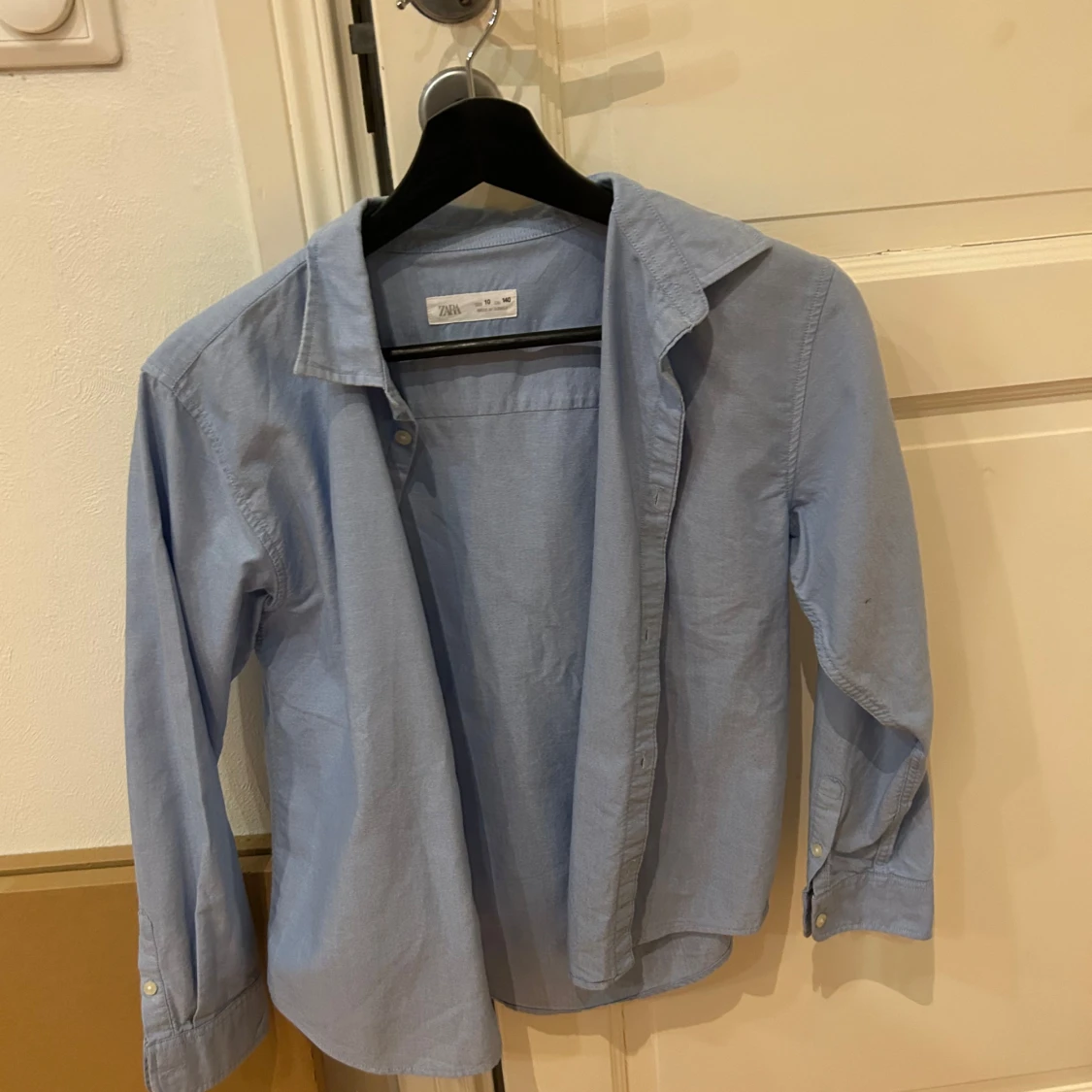 Ljusblå skjorta från Zara