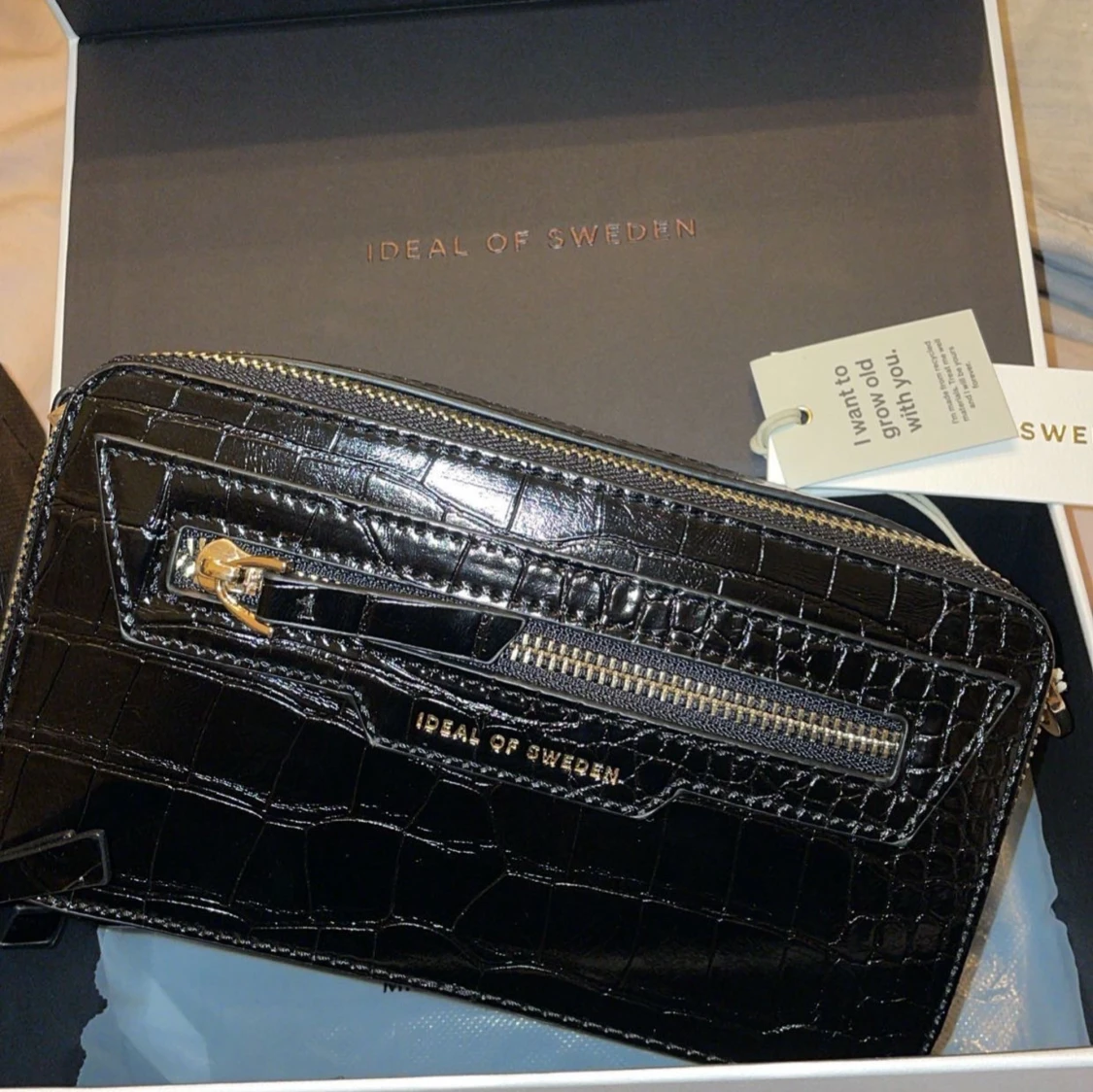 Svart axelväska från Ideal of Sweden - 1