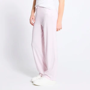 Lager 157 byxor - Jättesöta och fina byxor från lager 157, dem är rosa och har vita linjer ”stripes”. Dem är från barnavdelningen i storlek 150, skulle kunna vara xxs upp till S. Knappast använda.