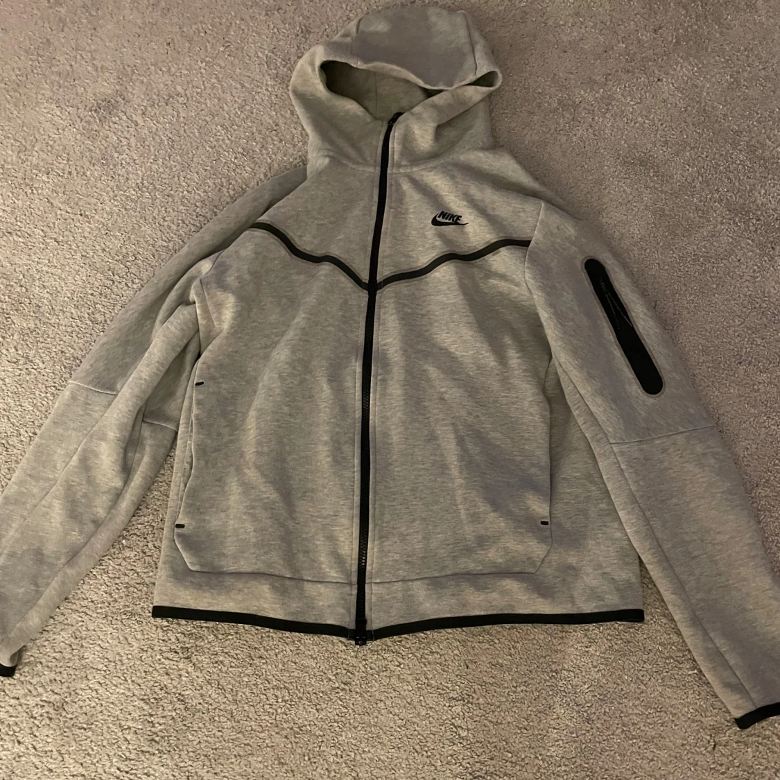 Grå nike tech från Nike - 1