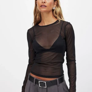 Svart meshtröja  - Svart meshtröja från NA-KD. Helt oanvänd med prislapp kvar. Orginalpris 249kr