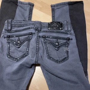 Miss me jeans - Jätte fina miss me jeans, igentligen skinny men jag sydde om dom så dom är utsvängda, andvänd 3ggr , priset kan diskuteras 