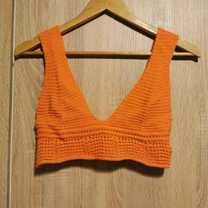 (S) Orange stickad topp från NLY Trend - Snygg orange stickad topp från NLY Trend 🧡.