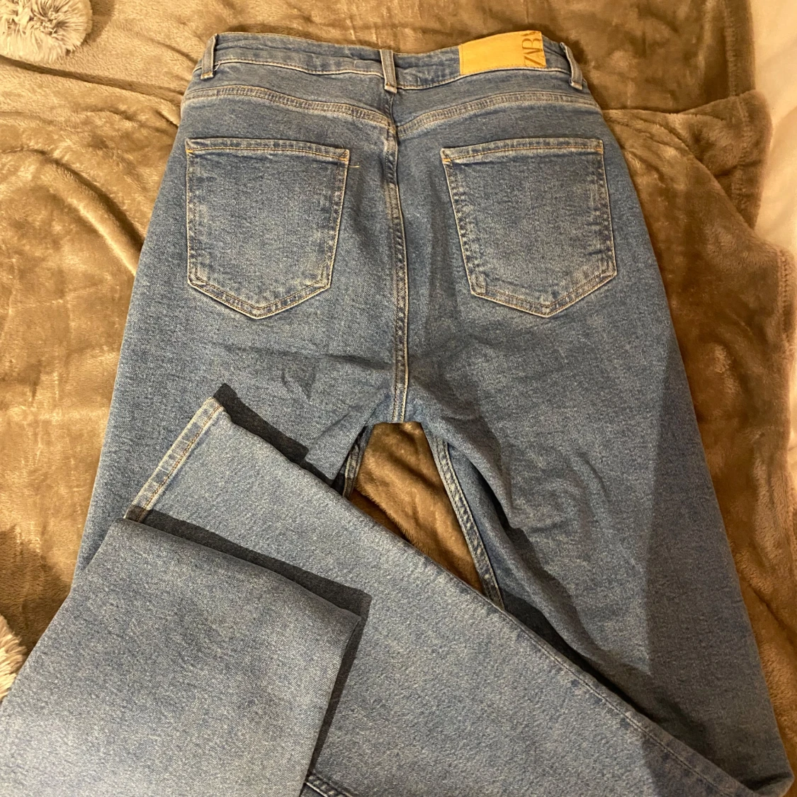 Blåa högmidjade jeans från Zara - 2