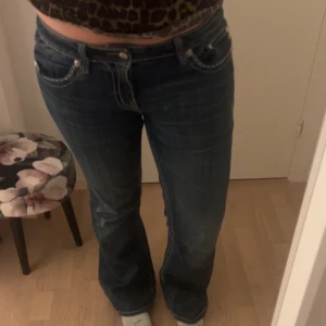 Miss me jeans - Jag säljer dessa då jag inte tycker de riktigt passa mig, jag köpte de för 1250! De är i storlek 30!