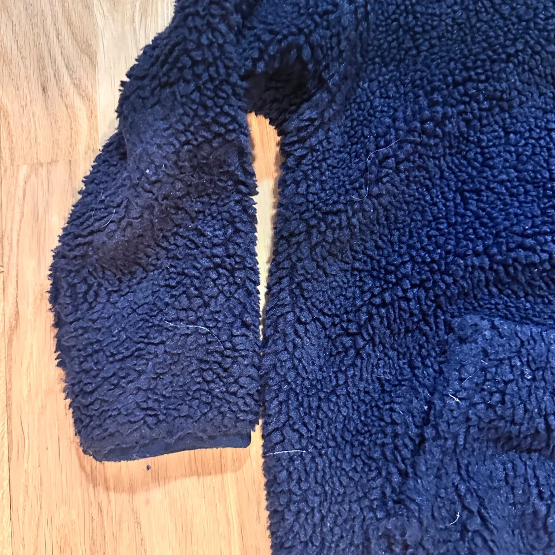 Svart teddyjacka med dragkedja - 2