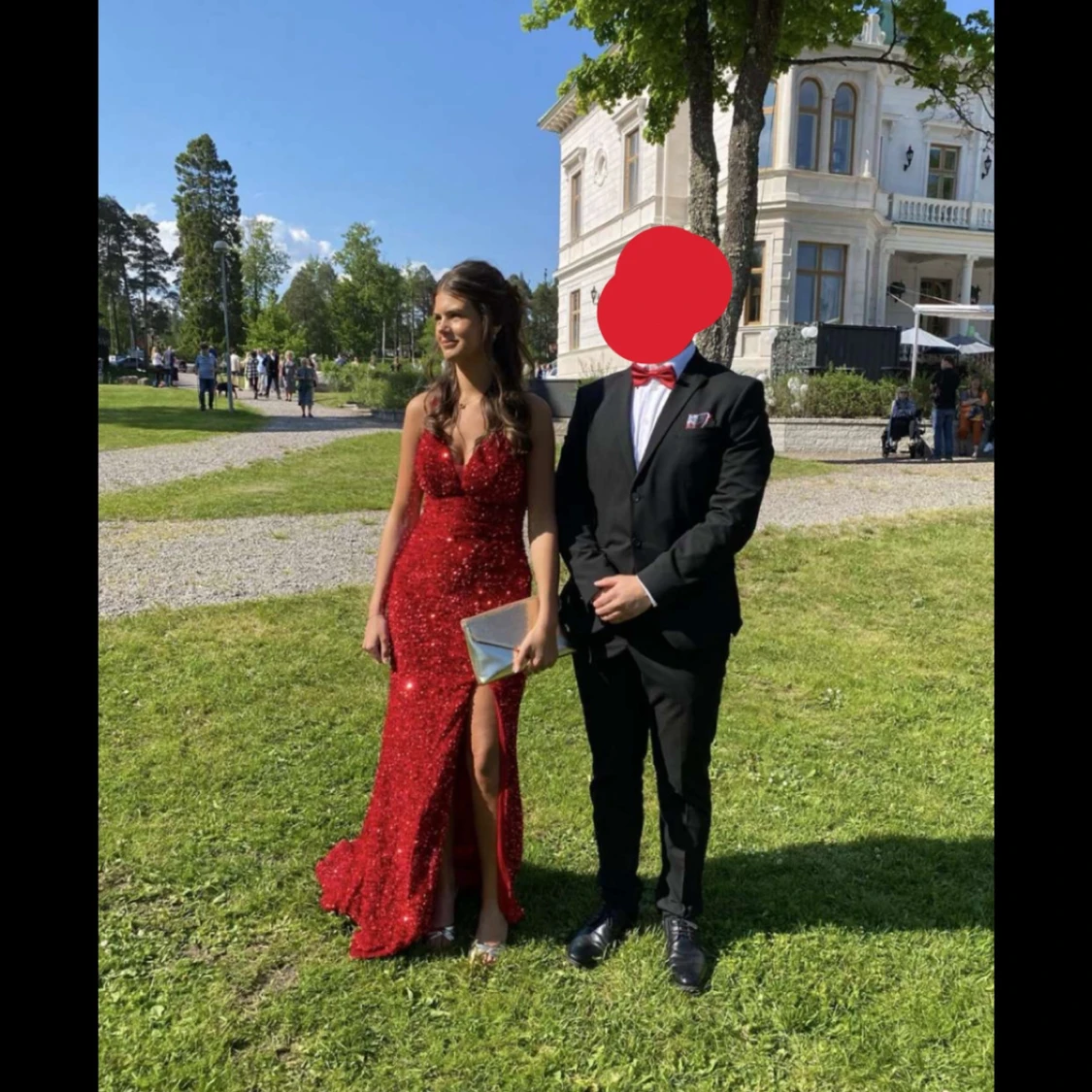 Röd glittrig långklänning - 1