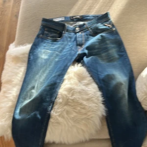 Blå jeans från Replay - Replay jeans Rocco 29 media 31 längd