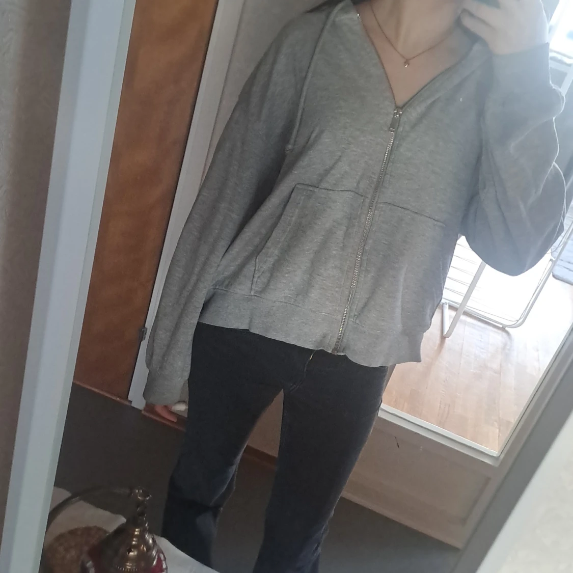 Grå hoodie med dragkedja